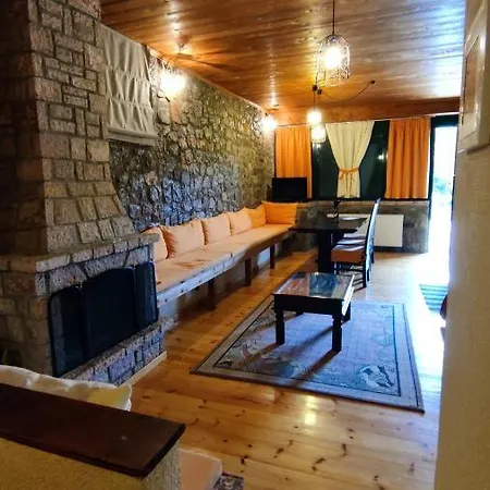 Traditional Cozy Apartments In Livadi Parnassos Kalivia  Exterior photo